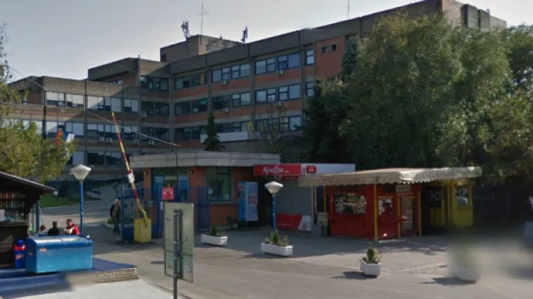 Užas ispred bolnice: Otac se izbo nožem kada je čuo da mu je preminuo 9-mjesečni sin