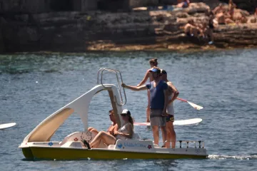 Vlasnik pedalina kraj Pule ulovio radnika kako krade pa ga našamarao