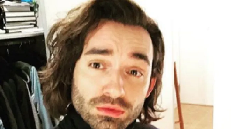 Prije skoka je paradirao u ženskoj odjeći i &scaron;tiklama