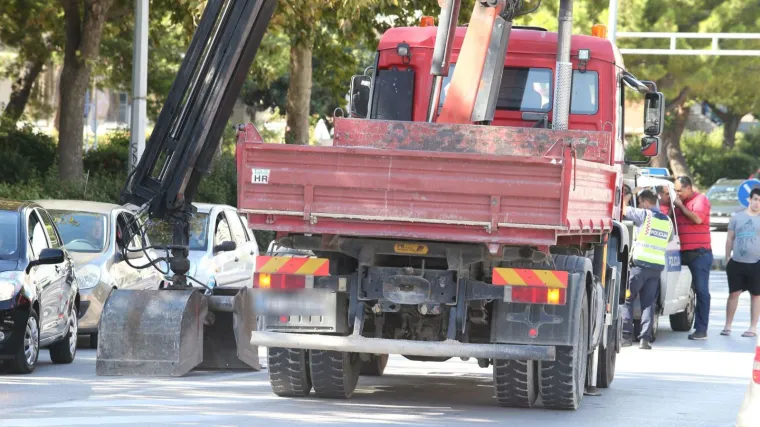 Nakon &scaron;to ih je parkirao, samo je od&scaron;etao
