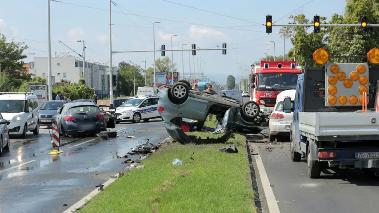 Nakon frontalnog sudara počeo je bježati