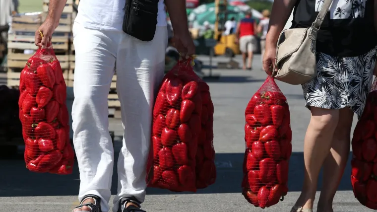 Glavni sastojak mnogih jela zbog obilnih ki&scaron;a poskupio: 'Bit će upola manje, a cijene će jo&scaron; rasti'