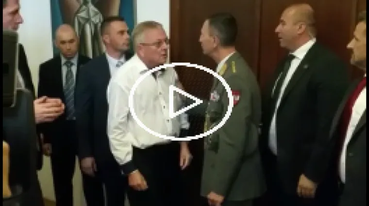 Austrijski novinar silom htio na sastanak kod Predsjednice: 'Ovo je policijska država!'