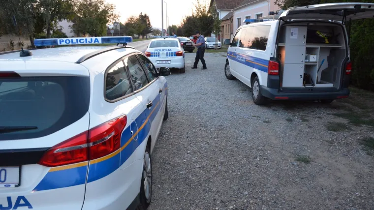 Policajac službenim automobilom udario dijete