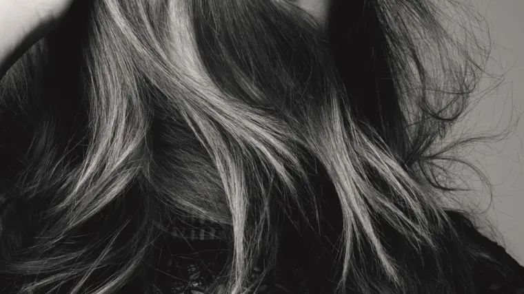 Nova era u njezi kose: uklanjanje nečistoća i transformacija vlasi