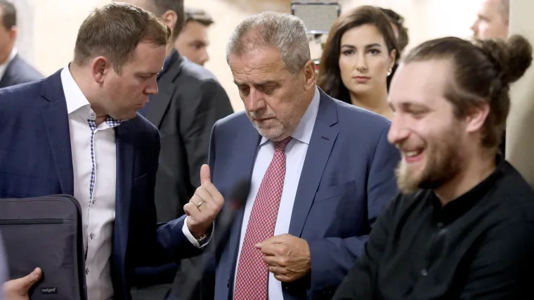 Bandić umjesto suda izabrao skup&scaron;tinu. Na pitanje za&scaron;to, odgovara: 'Hvala na pitanju, dalje...'