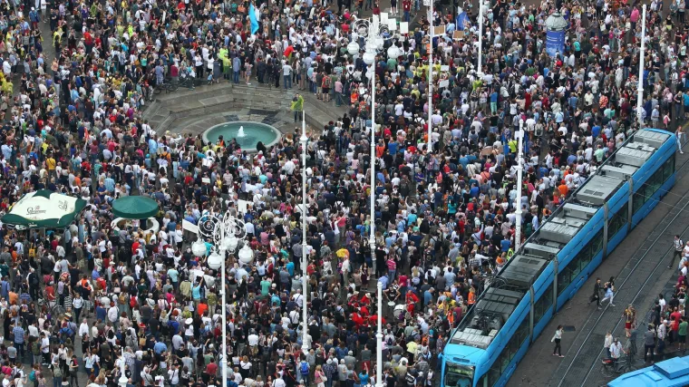 'Sveopći narodni ustanak' na Trgu bana Jelačića: 'Pokažimo da nismo ovce, dignite svoje gu****!'