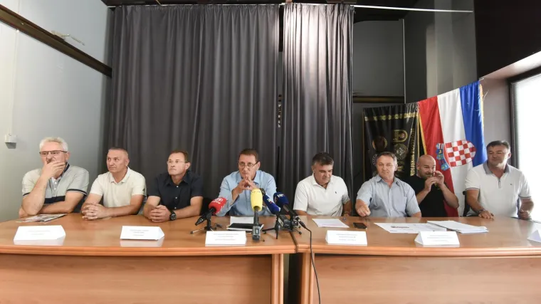 Od Pupovca traže očitovanje o ratu