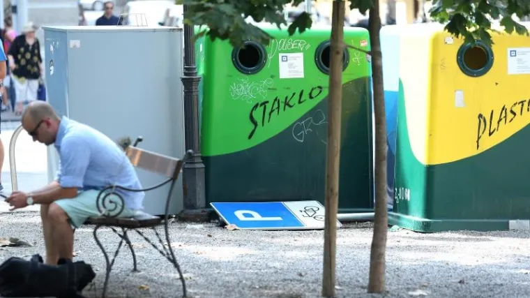 Nepoznati počinitelji palili spremnike za otpad po Zagrebu