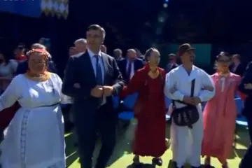 Uskočio u Šokačko kolo u Vinkovcima i pokazao što zna