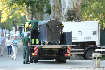 Netko je sinoć zapalio sedam kontenjera za smeće, a onda jutros još dva