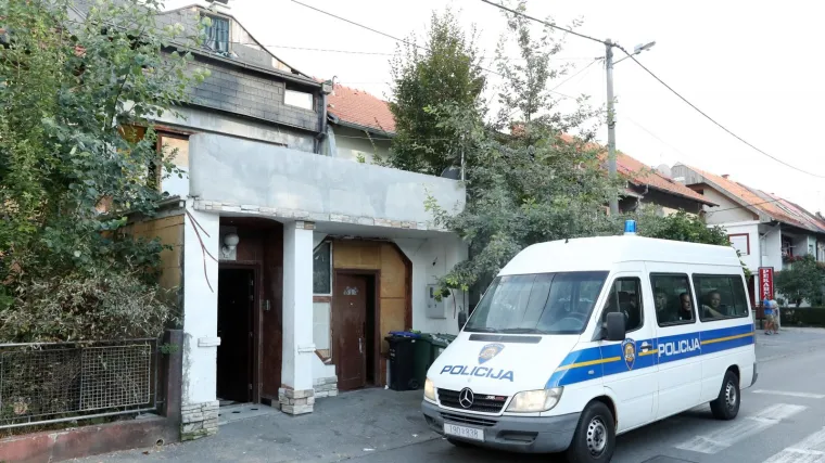 Jedan njihov član vodio je splitski hostel u kojem je pretučena gošća