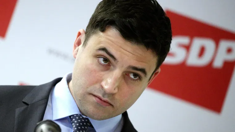 SDP-ovcima poručio da neće odstupiti; 'Pokrenite postupak moje smjene ili prekinite cmoljiti'