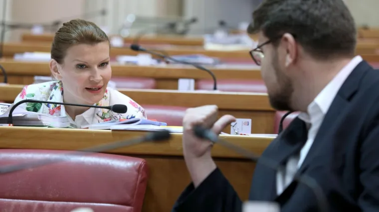 Glasovac o Bernardiću: 'Orkestar svira, a Titanic tone'