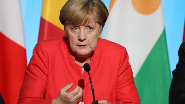 Morao je otići kako bi kancelarka spasila koaliciju