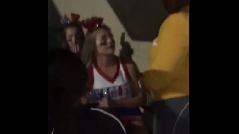 Nasilje se nikad ne isplati: zlostavljačica napala manju navijačicu, ali izgubila borbu