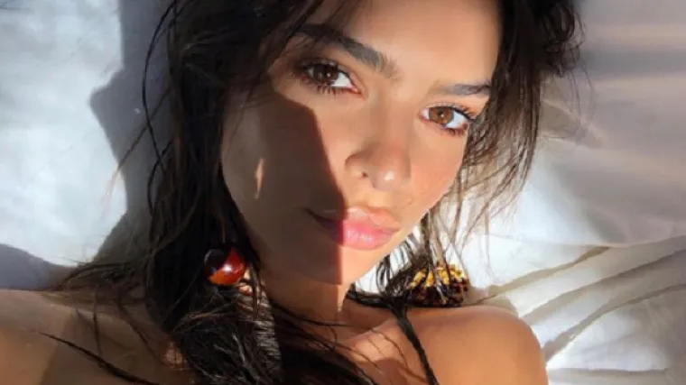 Izbacila guzu, a onda pokazala gole grudi