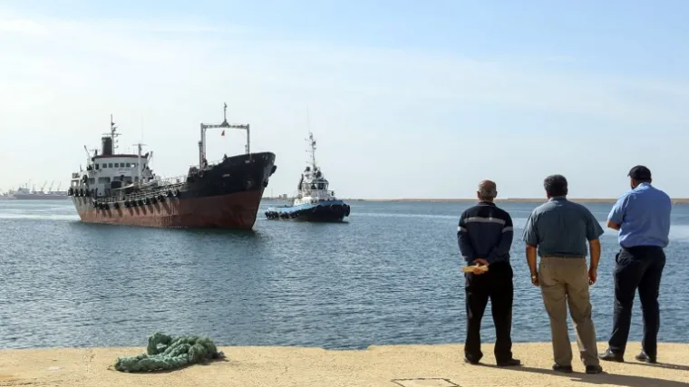 Nasukao se tanker s tisuću tona mazuta