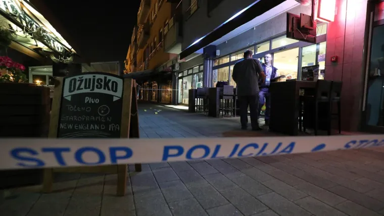 Ispred kafića pronađen ranjen mlađi muškarac, izboden je hladnim oružjem