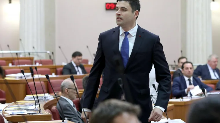 'Bahato, arogantno i jako pokvareno'