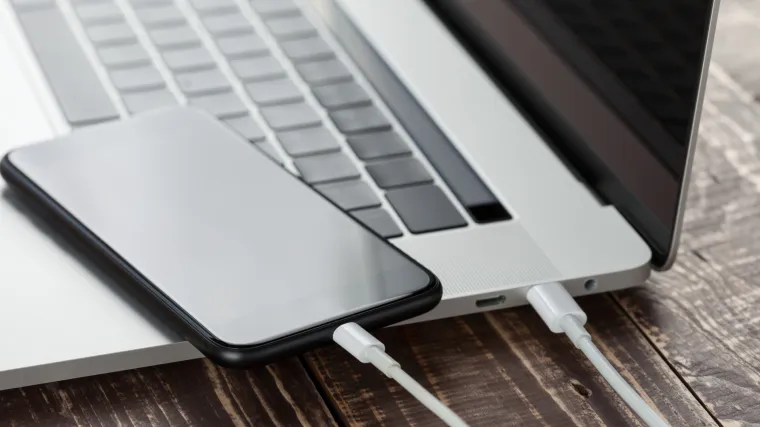 Naučite kako povezati mobitel i laptop kako bi sačuvali svoje podatke