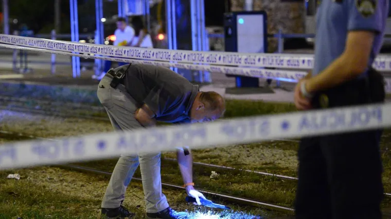 Hamidovići su se vraćali bolnice kad su iza sebe vidjeli Hrustiće, nakon potjere zapeli su u gužvi i izvukli pi&scaron;tolje