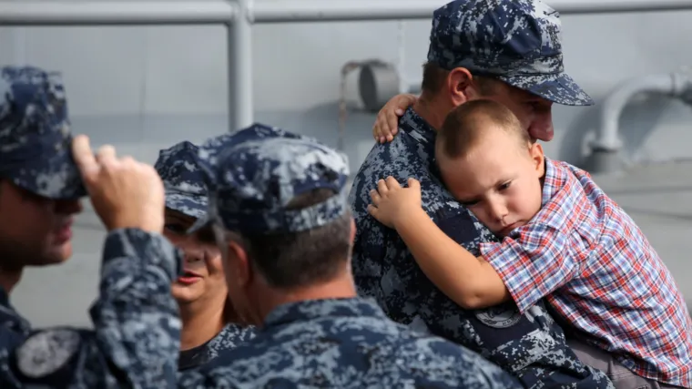Dirljivi prizori iz Splita od kojih ćete zaplakati: Djeca dočekala očeve iz NATO operacije