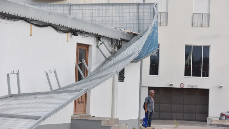 Zameo ih vjetar: Dalmacija u kaosu, dignula se pra&scaron;ina, kontejneri lete ulicama