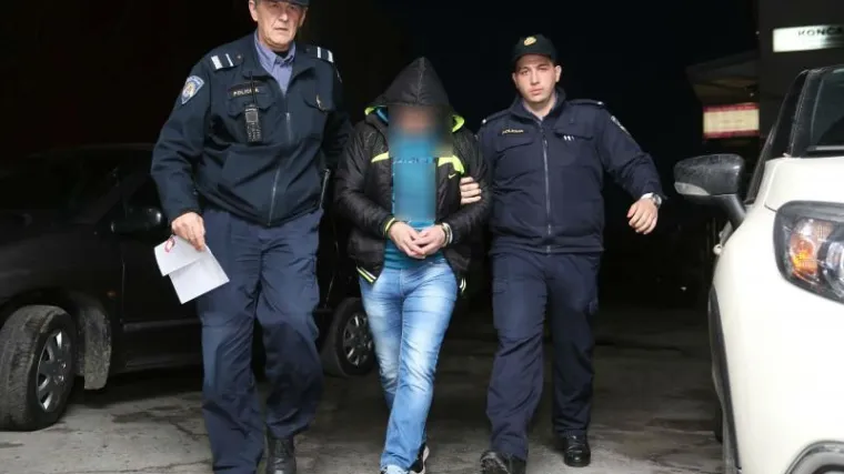 Mu&scaron;karac (51) gol lutao po Istri nakon &scaron;to je s ukradenim automobilom sletio s ceste