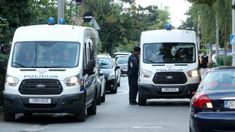Tamo imaju nekretnine, među njima i hostel u kojem je ljetos pretučena Britanka