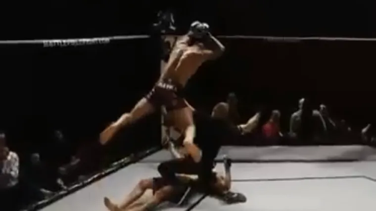 Nakon nokauta bizarno nasrnuo na protivnika i ostao bez titule