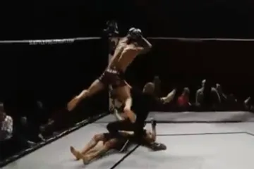 Nakon nokauta bizarno nasrnuo na protivnika i ostao bez titule