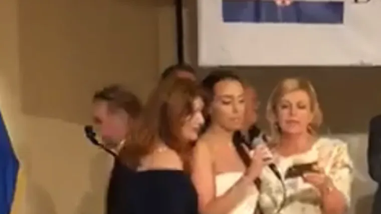 Ponosno je pjevala Thompsona, ali imala je mali problem