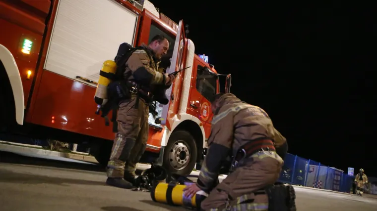 Herojski čin: Mladić spasio djevojku od požara, izgorio cijeli kat kuće