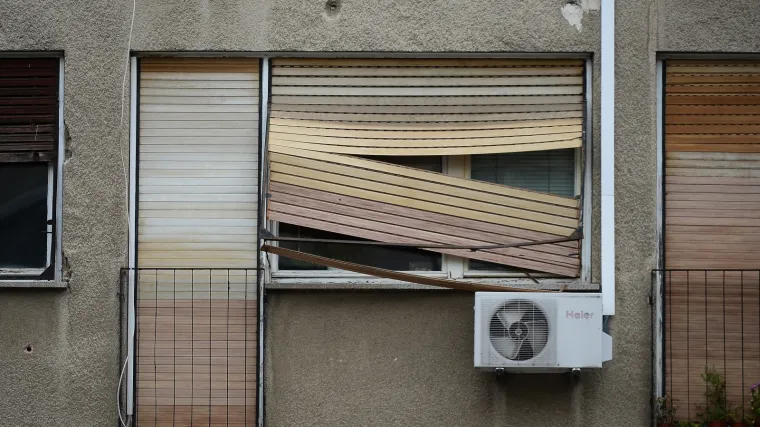 Dječak koji je pao s balkona se budi iz kome: 'Skinuli smo ga s respiratora i za sada je stabilno'