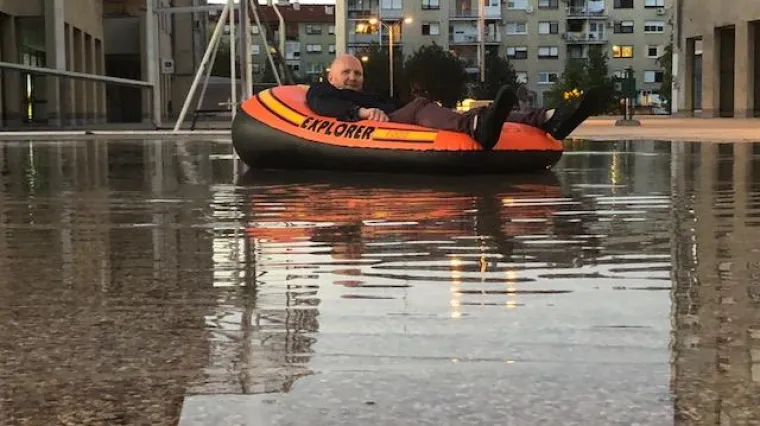 'Od ki&scaron;e je pro&scaron;lo vi&scaron;e od osam sati, a ja plutajući istražujem problem'