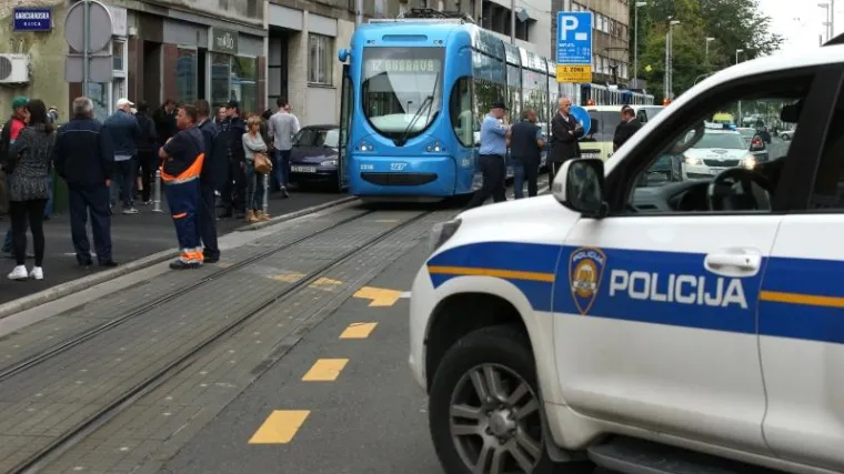 Kaos u Zagrebu: U jutarnjoj &scaron;pici tramvaji stajali sat vremena u smjeru Trga