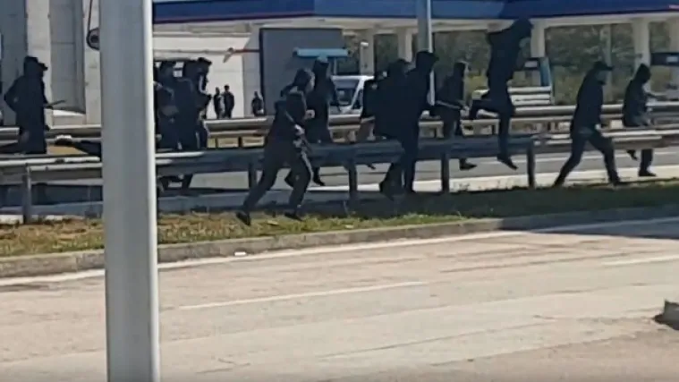 Vi&scaron;e od 30 huligana privedeno, kori&scaron;ten suzavac