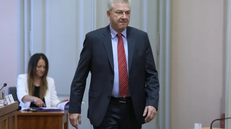 'Zna se da kum nije dugme'