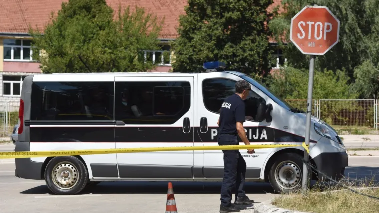 Nasmrt pretukao staricu, pa izbo i zapalio dvojicu prijatelja: Razlog svega - ponestalo im droge!