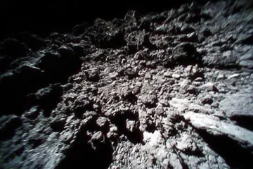 Pogledajte nevjerojatne prizore sa stijene koja juri svemirom