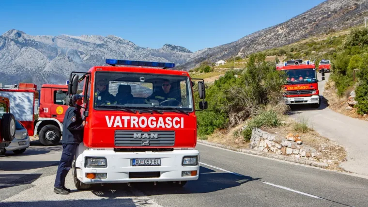 Bura aktivirala niz manjih požara, vatrogasci dežuraju dan-noć: 'Ostajemo dok sve ne ugasimo'