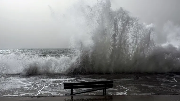 Stanovnicima savjetovano da ostanu u zatvorenom, otkazani trajekti