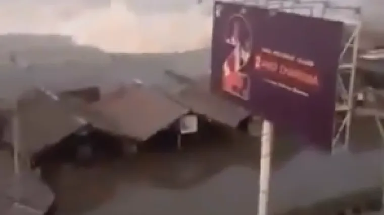 Pogledajte kako je izgledao udar smrtonosnog tsunamija, iza sebe je ostavio stotine mrtvih