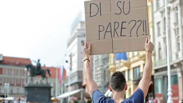 Novi poku&scaron;aj dogovora Vlade i sindikata javnih i državnih službi zavr&scaron;io za manje od 10 minuta!