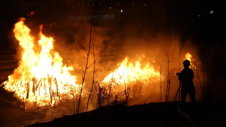 Uzrok je djelovanje otvorenog plamena ili žara