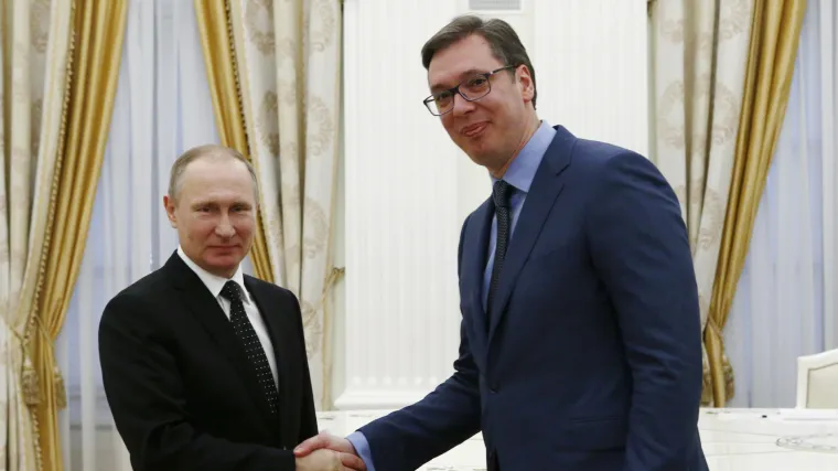 Vučić stigao u Moskvu, donio Putinu poklon i poručio: 'Srbija želi mir, no stalno nas provociraju'