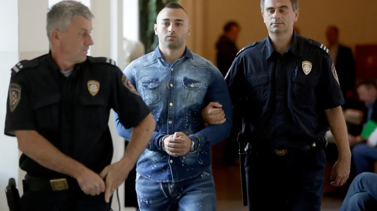 Ranio je jednog bratića, poku&scaron;ao ubiti drugog, slučajno ranio &scaron;ogoricu i ugrozio slučajne prolaznike