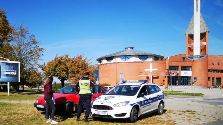 Vozač (72) na zebri udario dvije maloljetne pje&scaron;akinje: Jedna prevezena u bolnicu