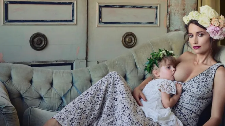 Fotografkinja zbog dojenja u javnosti optužena da zavodi mu&scaron;karce